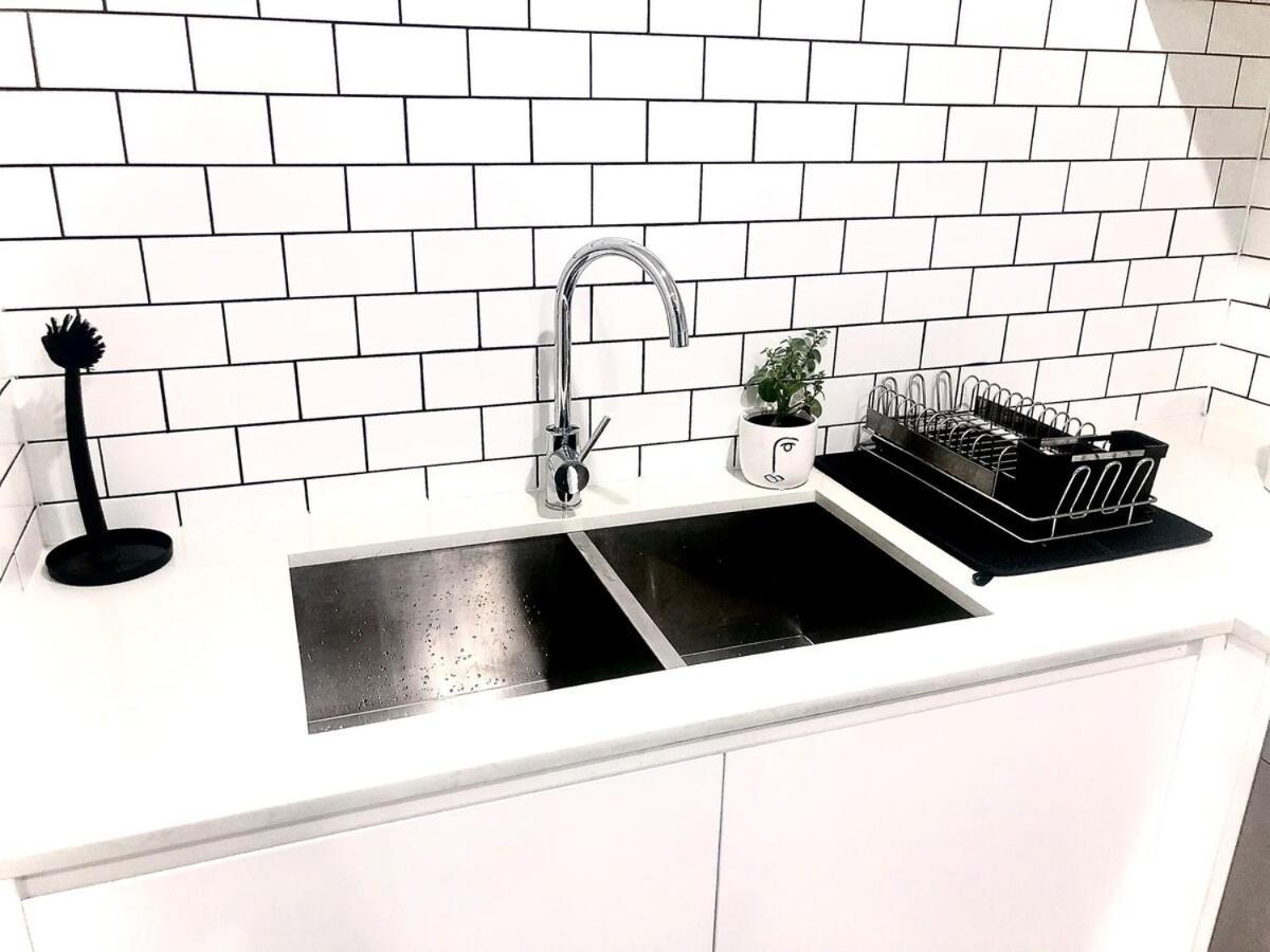 One Bedroom Oasis In Strathfield Apartment *